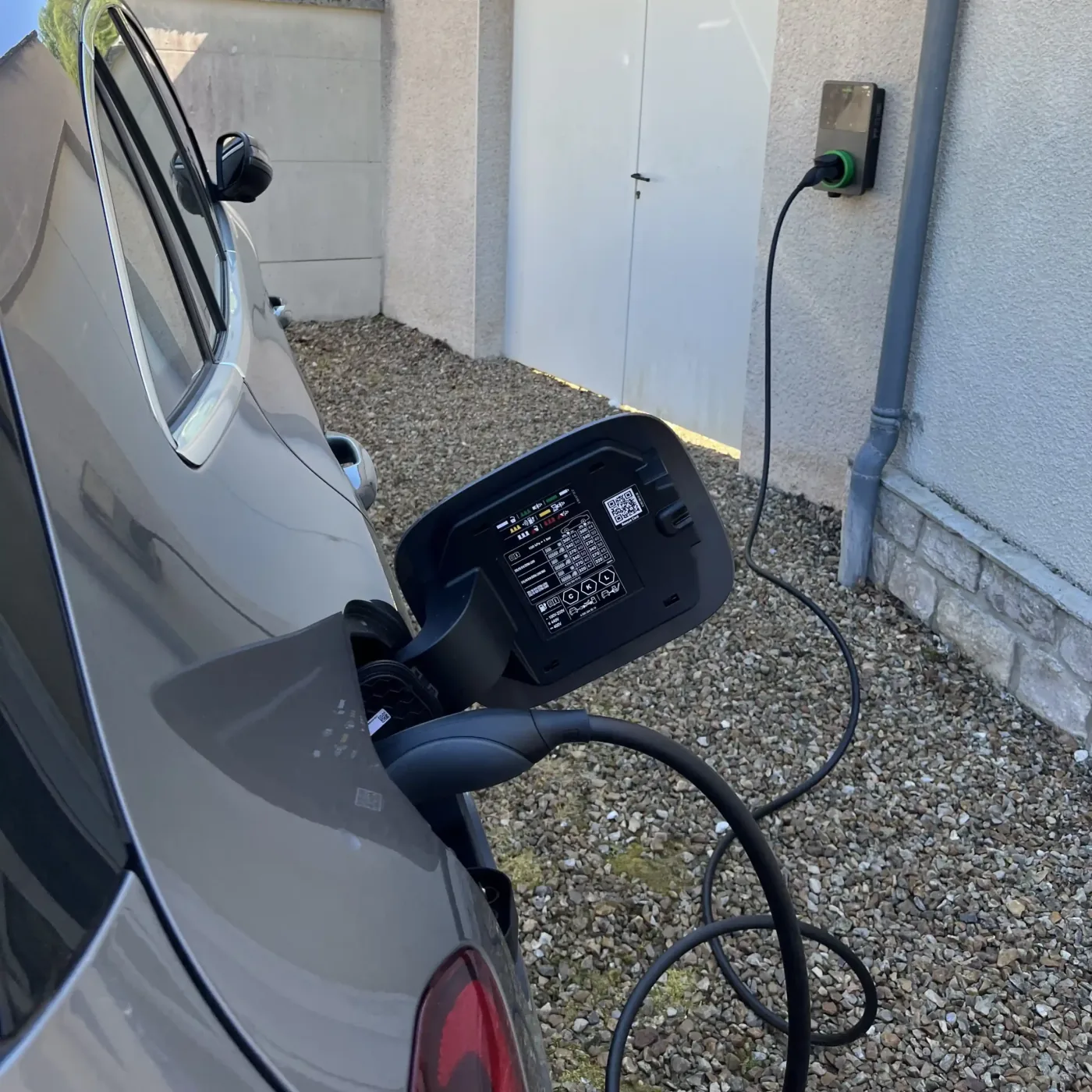 Borne de recharge IRVE à Courbevoie